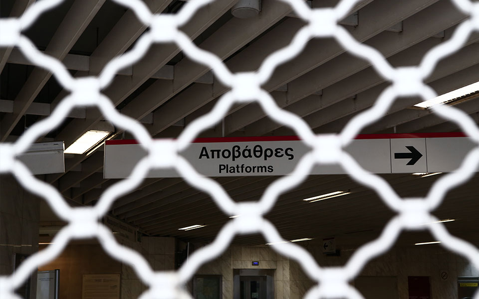 στάση-εργασίας-σε-μετρό-και-τραμ-χειρ-561850573