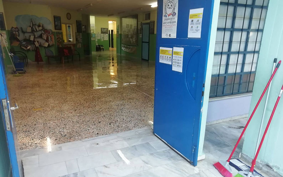 Θεσσαλονίκη: Βανδαλισμοί σε σχολεία του δήμου Θέρμης (εικόνες)-1