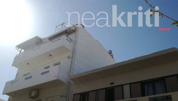 Ηράκλειο: Στο νοσοκομείο άνδρας που έπεσε από ταράτσα – Φέρει σοβαρά τραύματα (εικόνες)-1