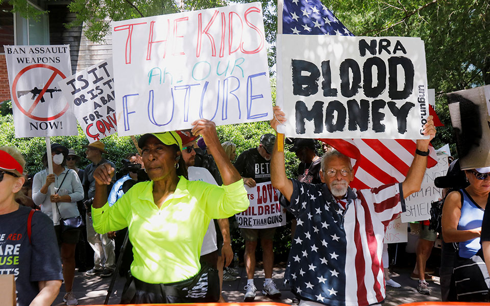 Μακελειό στο Τέξας: Η αστυνομία πήρε τη «λάθος απόφαση» καθυστερώντας την επέμβαση στο σχολείο-2