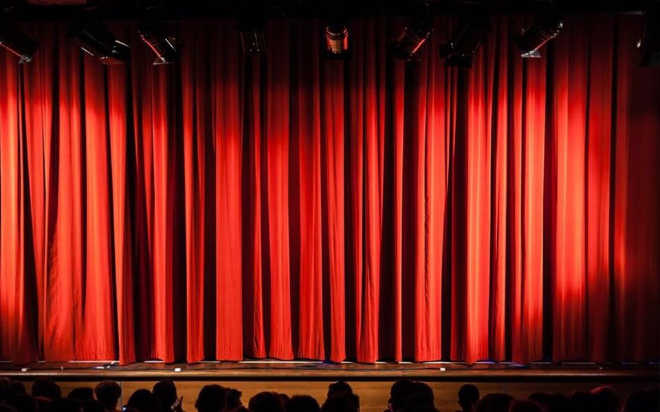 hθοποιός-καταγγέλλει-γνωστό-σκηνοθέτ-561838513