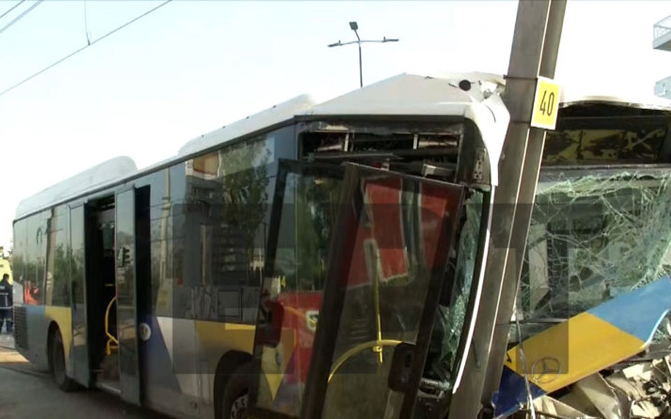 τροχαίο-στην-παραλιακή-λεωφορείο-έπε-561843832