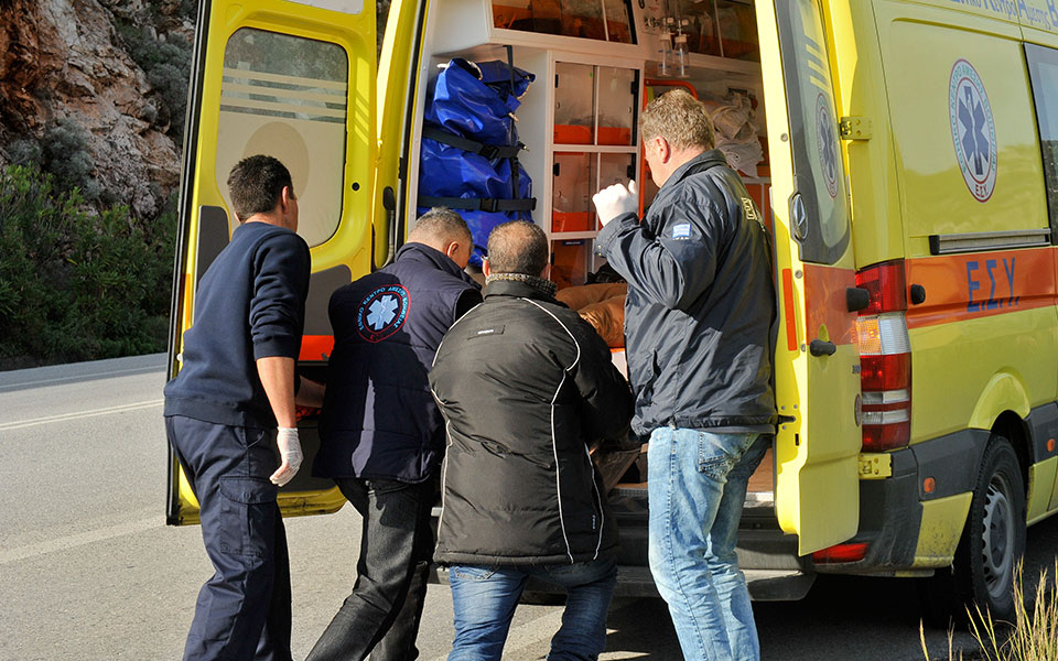 λάρισα-μετωπική-σύγκρουση-αυτοκινήτ-561844075