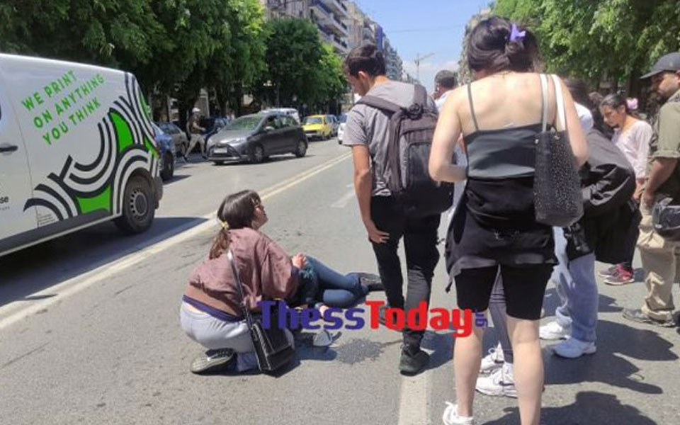 θεσσαλονίκη-μηχανή-παρέσυρε-και-τραυ-561855373