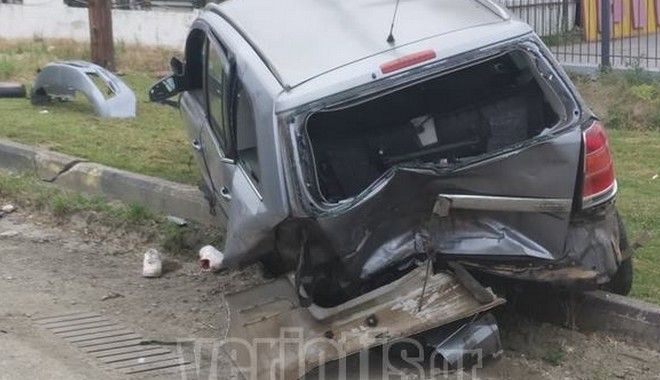 Τροχαίο ατύχημα στην Ημαθία – Στο νοσοκομείο δύο άτομα (εικόνες)-2