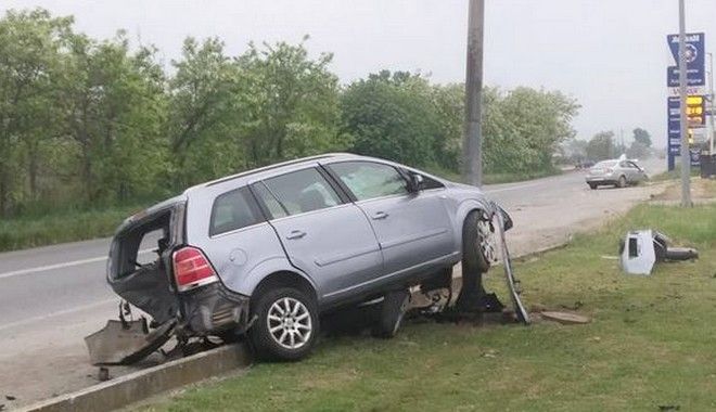 Τροχαίο ατύχημα στην Ημαθία – Στο νοσοκομείο δύο άτομα (εικόνες)-1