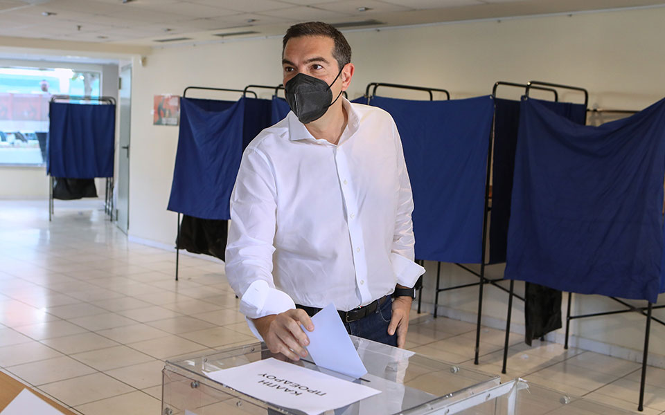 τα-μέλη-της-κεντρικής-επιτροπής-του-συ-561866137