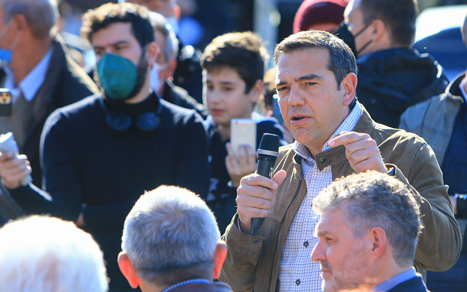 τσίπρας-ο-κ-μητσοτάκης-εμφανίστηκε-θυ-561844324