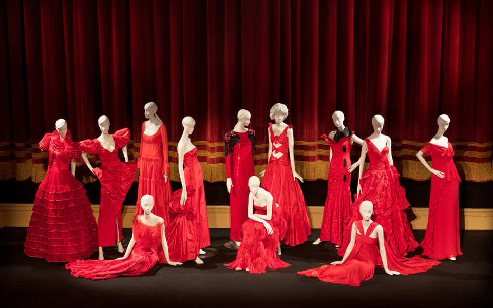 ο-valentino-γιόρτασε-τα-90ά-γενέθλιά-του-με-έκθεσ-561854992