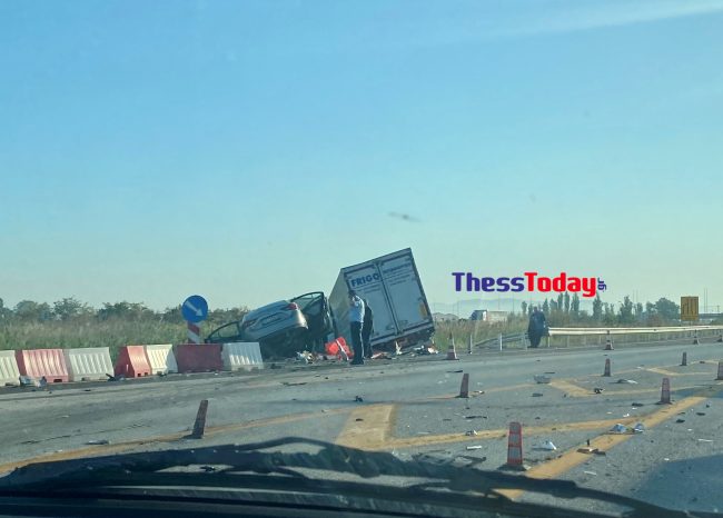 Σφοδρό τροχαίο στην εθνική οδό Θεσσαλονίκης-Βέροιας (εικόνες)-2