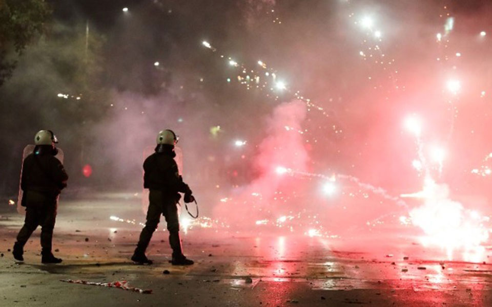 απθ-επεισόδια-στο-εσωτερικό-του-αριστ-561879733