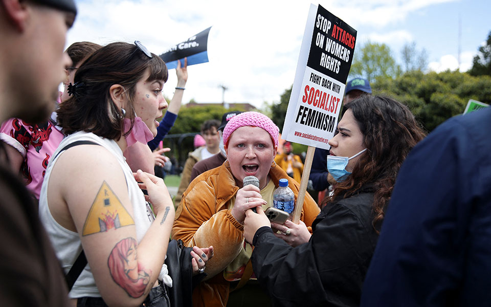 ΗΠΑ: «Κάτω τα χέρια από το σώμα μας!» – Διαδηλώσεις υπέρ του δικαιώματος στην άμβλωση-1