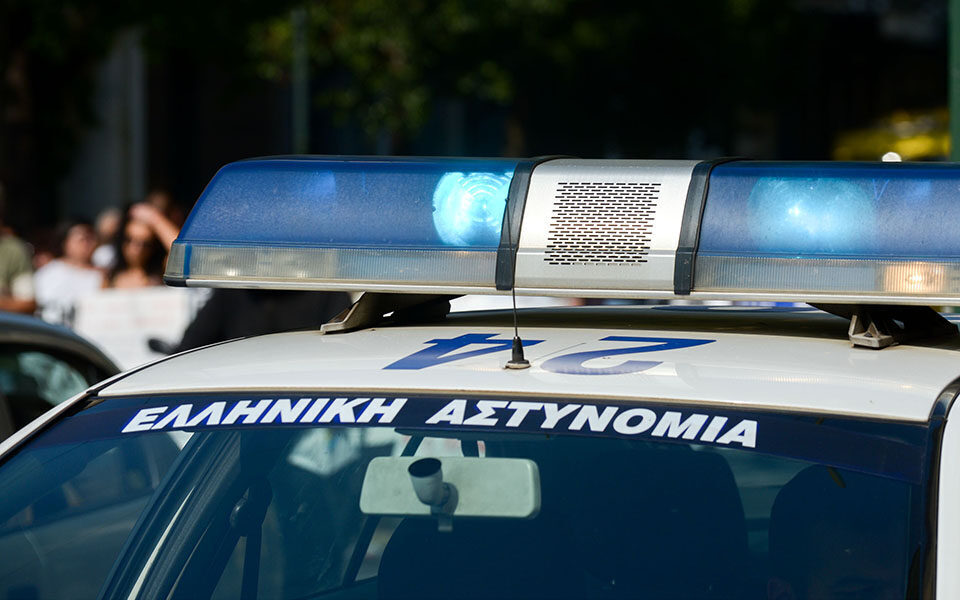 συνελήφθη-58χρονος-στη-νέα-ιωνία-για-βια-561906880