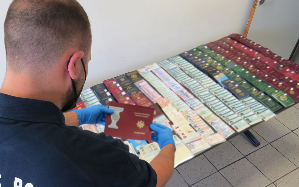 εξαρθρώθηκε-κύκλωμα-διακίνησης-μετα-561892762