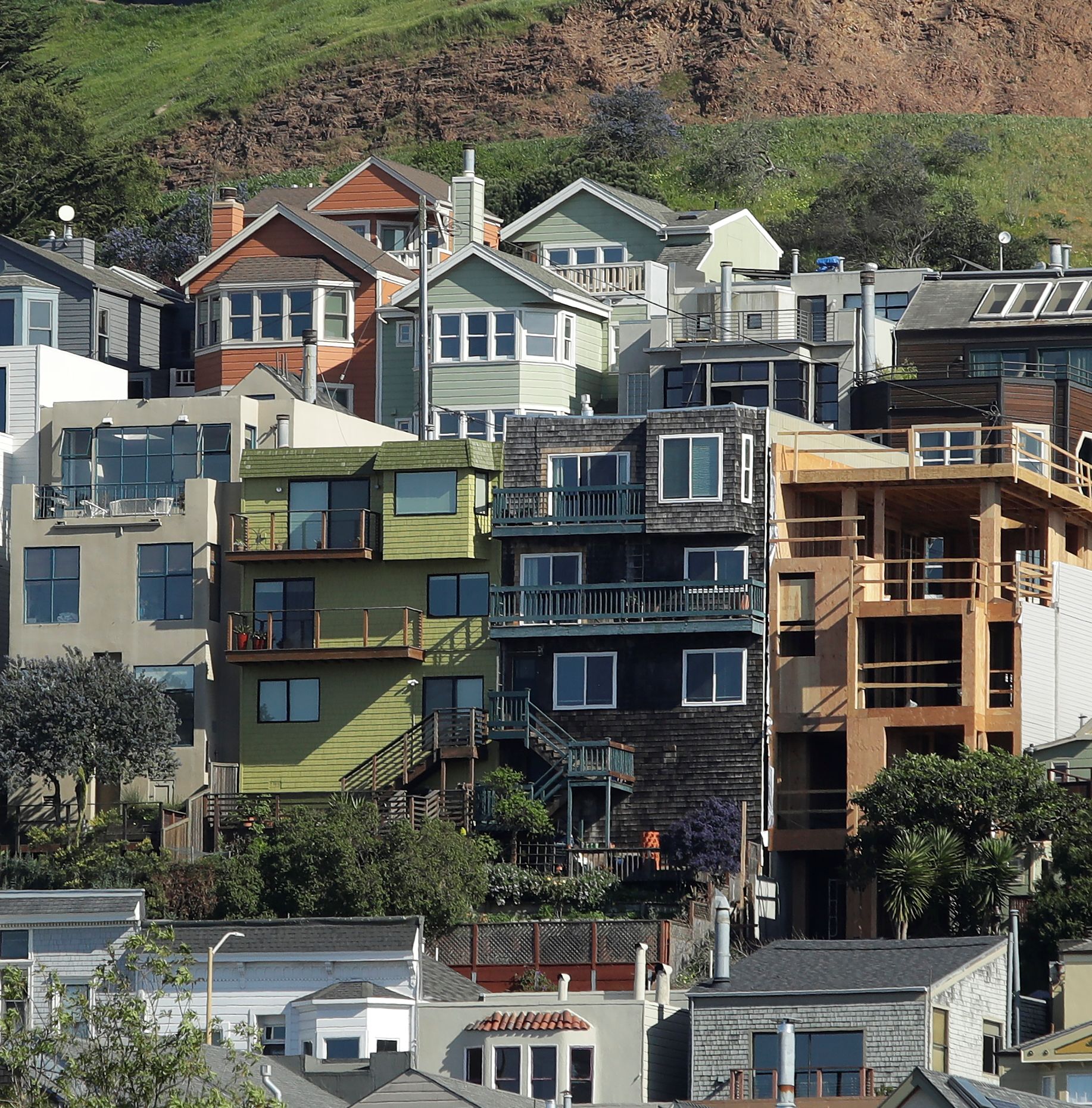 ηπα-ράλι-τιμών-στην-αγορά-ακινήτων-561901837