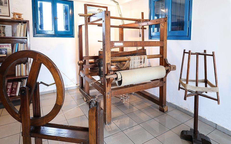 Σαλαμίνα: Κολπίσκοι με καταγάλανα νερά και πεζοπορίες σε πευκοδάση, μισή ώρα από τον Πειραιά-7