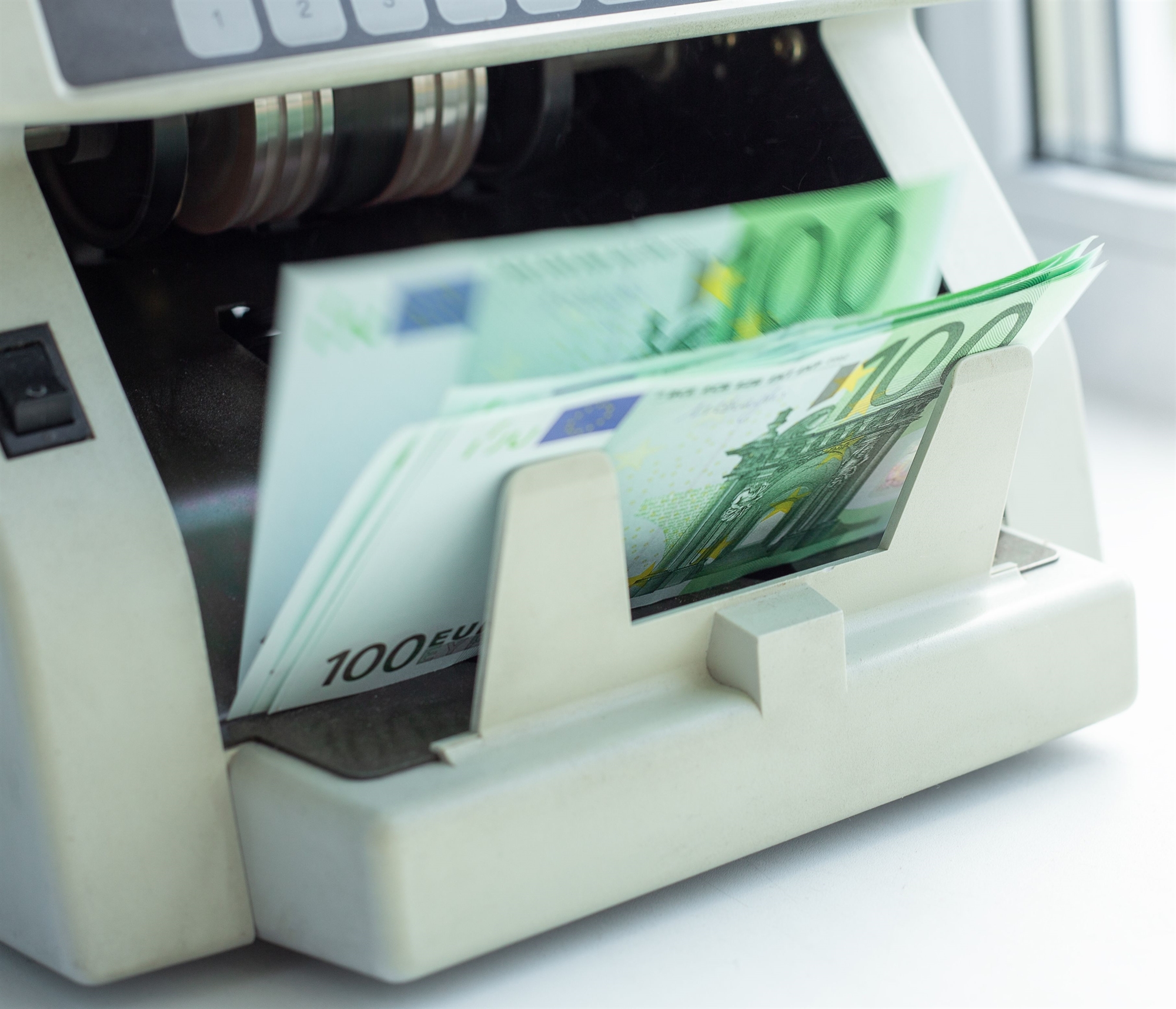 κατά-12-δισ-αυξήθηκαν-τον-μάιο-οι-καταθέ-561934042