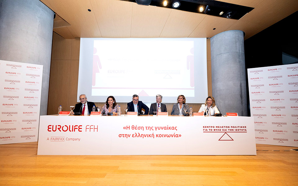 η-θέση-της-γυναίκας-στην-ελληνική-κοι-561932818