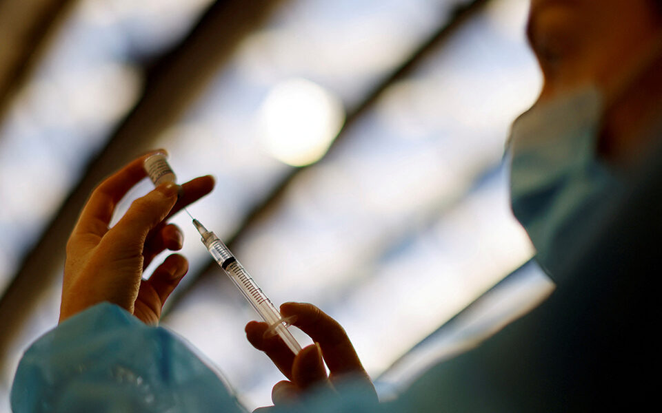 Εμβόλιο κατά του HPV: Οι ειδικοί μιλούν για την αλλαγή στο ηλικιακό όριο και τη χορήγηση στα αγόρια-1