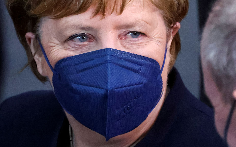 μέρκελ-καταδικάζει-την-εισβολή-της-ρω-561889798