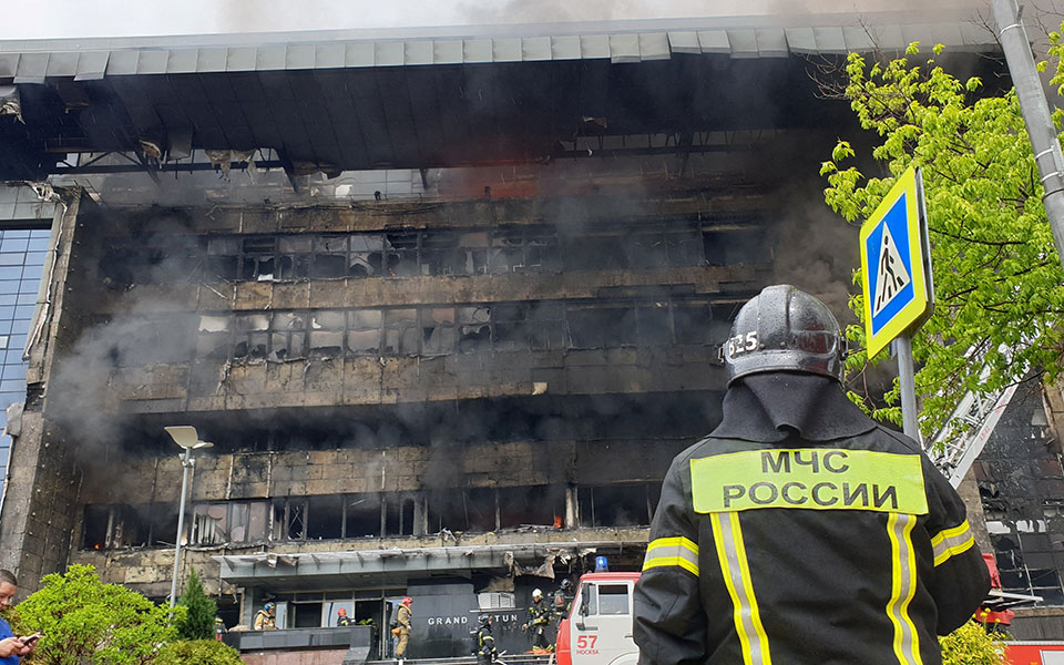ρωσία-φωτιά-σε-επιχειρηματικό-κέντρ-561892048