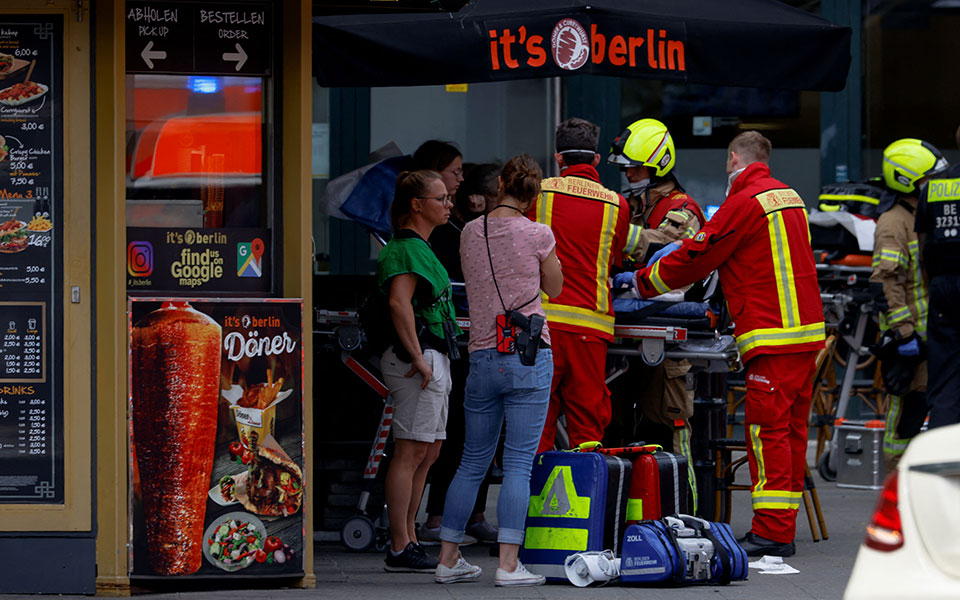 Γερμανία: Όχημα έπεσε σε πλήθος στο Βερολίνο – Ένας νεκρός, πολλοί τραυματίες-6
