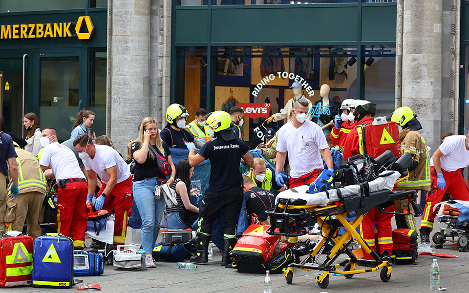 Γερμανία: Όχημα έπεσε σε πλήθος στο Βερολίνο – Ένας νεκρός, πολλοί τραυματίες-5