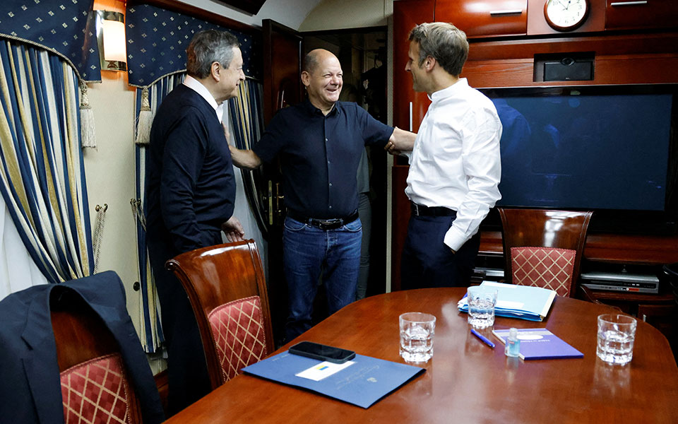 Ουκρανία: Στο Κίεβο Μακρόν, Σολτς, Ντράγκι – Συναντώνται με Ζελένσκι-2