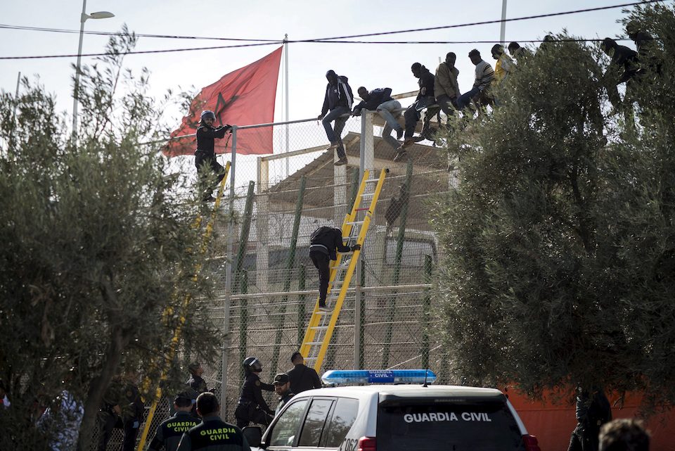 δεκάδες-νεκροί-μετανάστες-στα-σύνορα-561928597