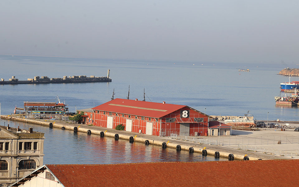 καραγιάννης-το-λιμάνι-της-θεσσαλονίκ-561923761