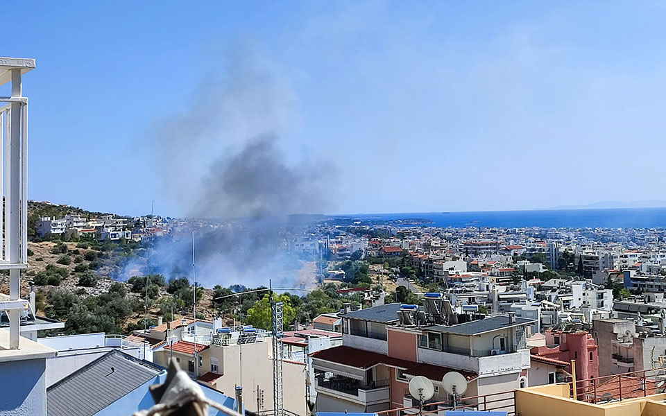 φωτιά-τώρα-στη-γλυφάδα-σπεύδουν-και-561912238