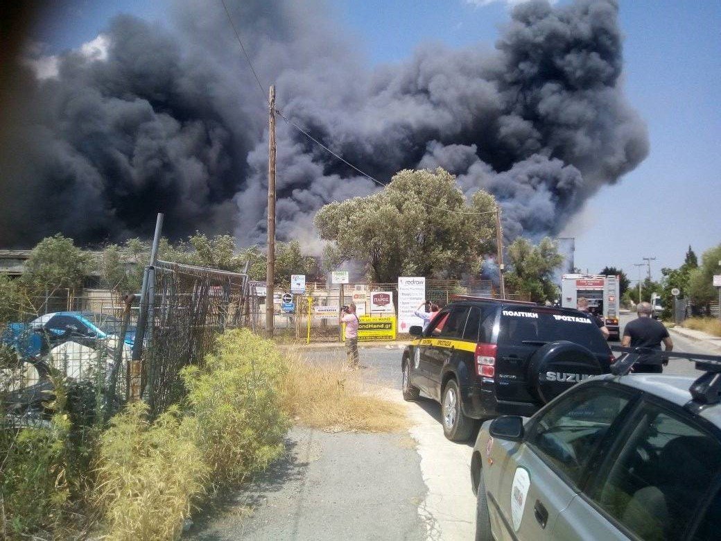 Φωτιά τώρα σε εργοστάσιο στις Αχαρνές Αττικής-1