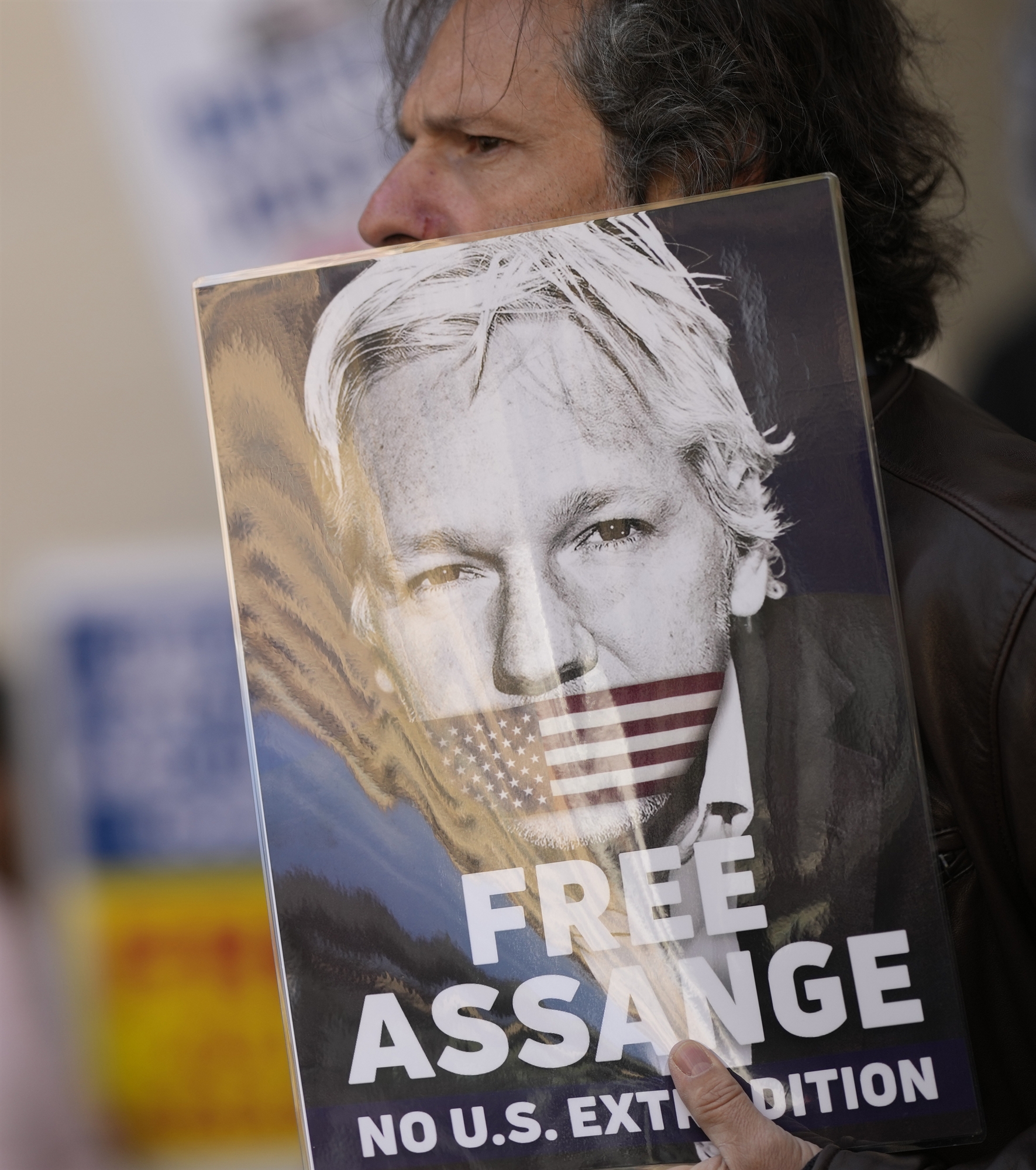 ασάντζ-πράσινο-φως-για-την-έκδοσή-του-σ-561914707