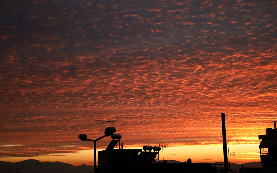 καιρός-σήμερα-κυριακή-με-τοπικές-βροχ-561928513