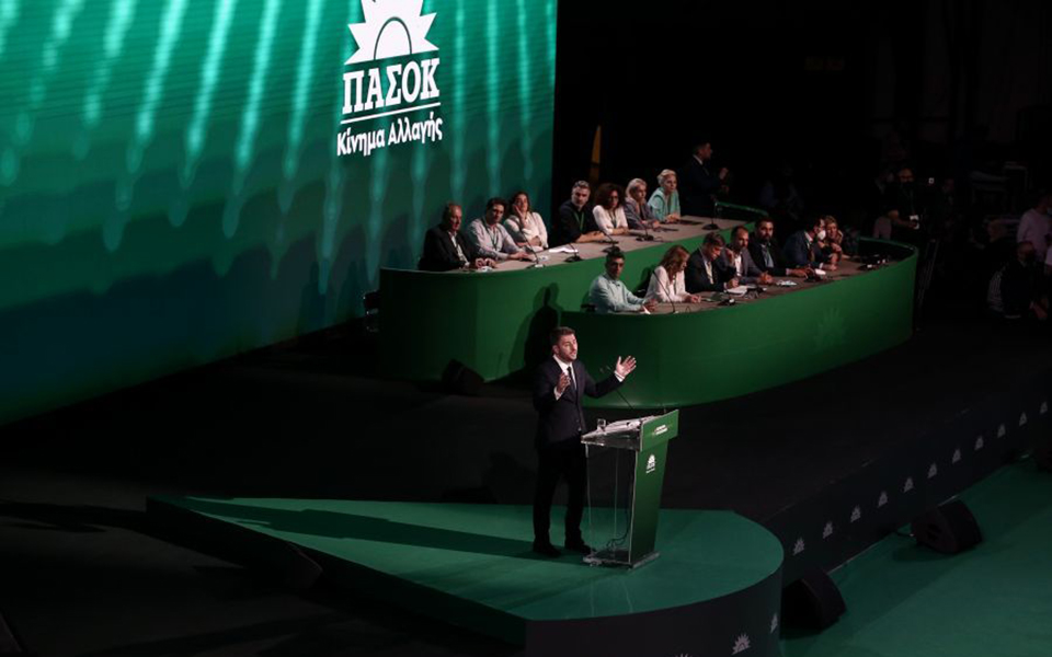 πασοκ-οι-δύο-πυλώνες-της-στρατηγικής-561917119