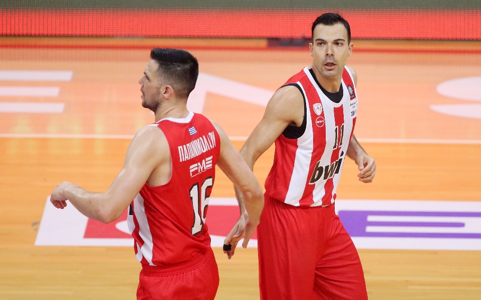 παναθηναϊκός-ολυμπιακός-72-78-αγκαλιά-μ-561908839