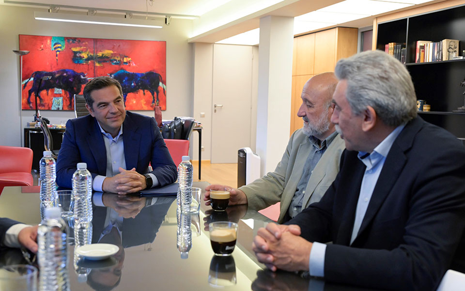 αλέξης-τσίπρας-σε-προεδρείο-συνόδου-π-561910612