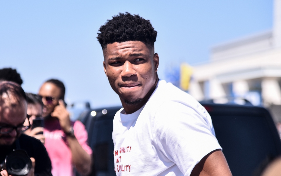 γιάννης-αντετοκούνμπο-αποθεώθηκε-σε-561914164