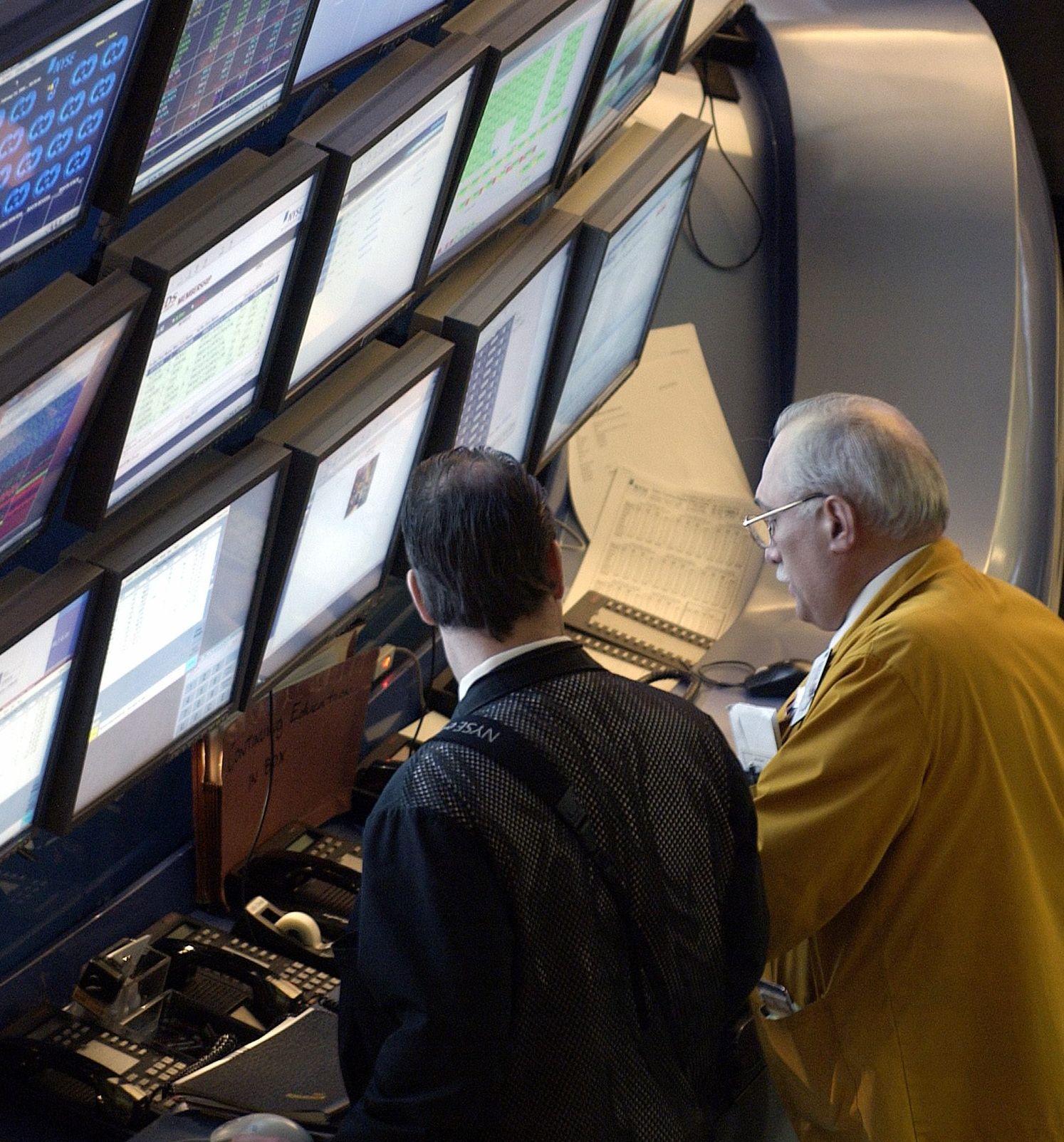 ανοδος-με-ώθηση-από-την-κίνα-561930352