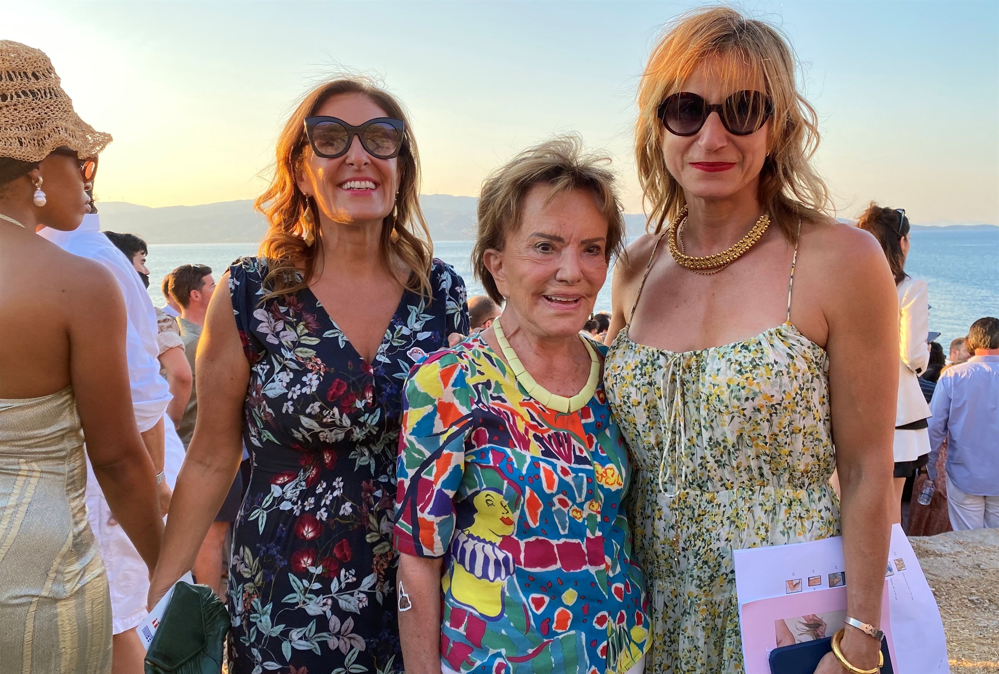 O Απόλλωνας του Τζεφ Κουνς έριξε τις αχτίδες της τέχνης στην Υδρα-2