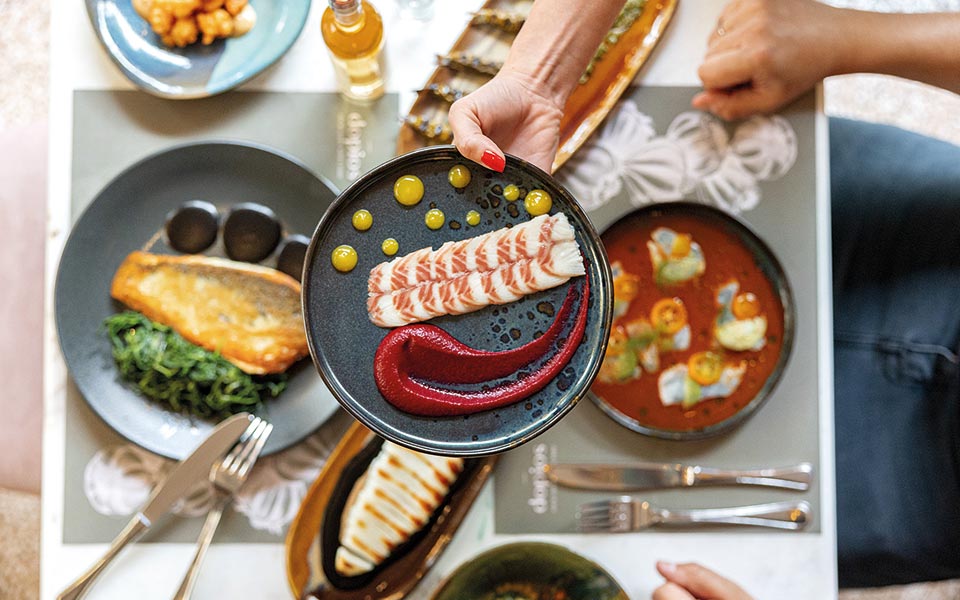 6-εστιατόρια-που-σερβίρουν-στο-τραπέζι-561892117