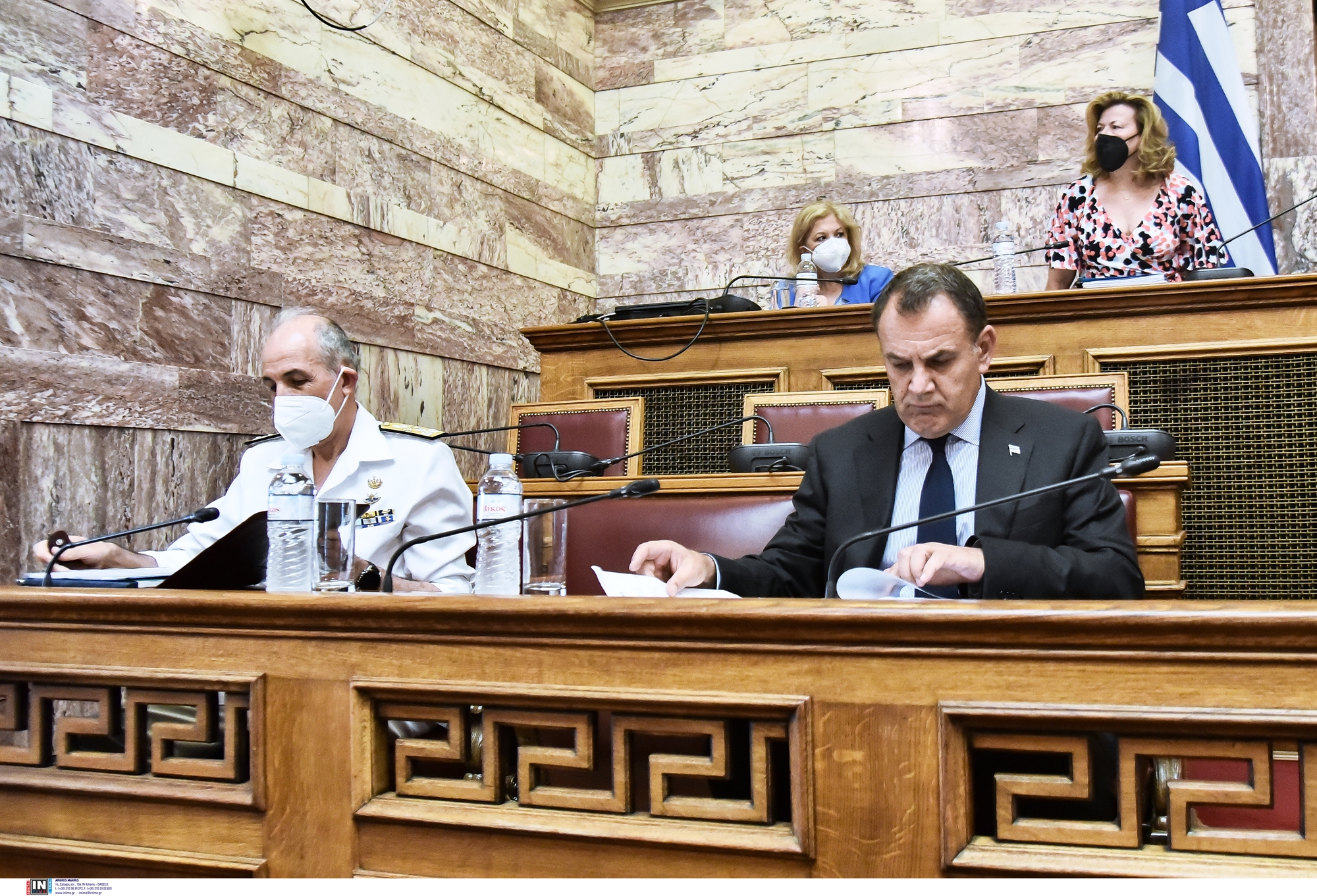 βουλή-στο-κόκκινο-η-αντιπαράθεση-561901306