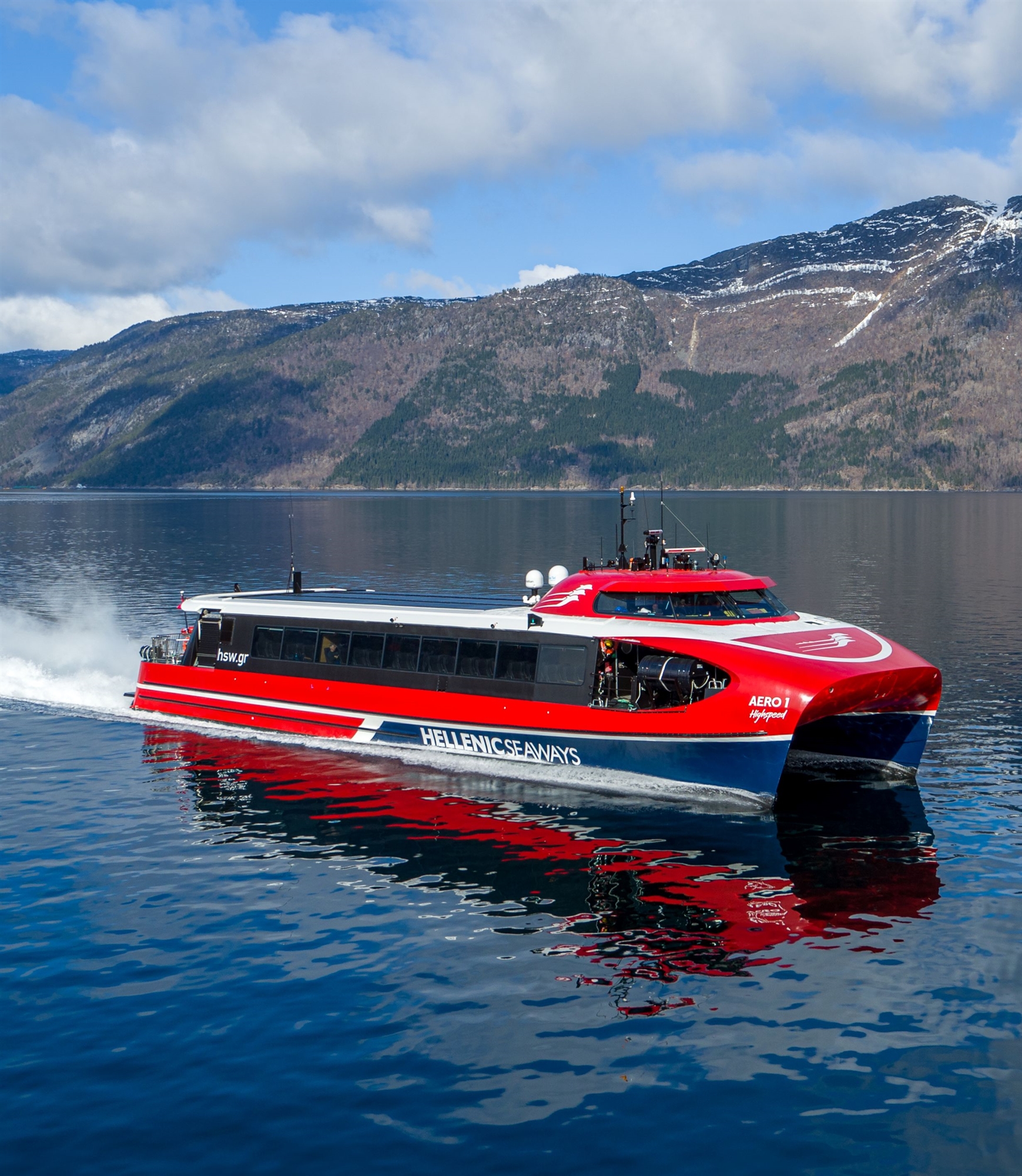 αργοσαρωνικός-τα-δελφίνια-φεύγουν-561891475