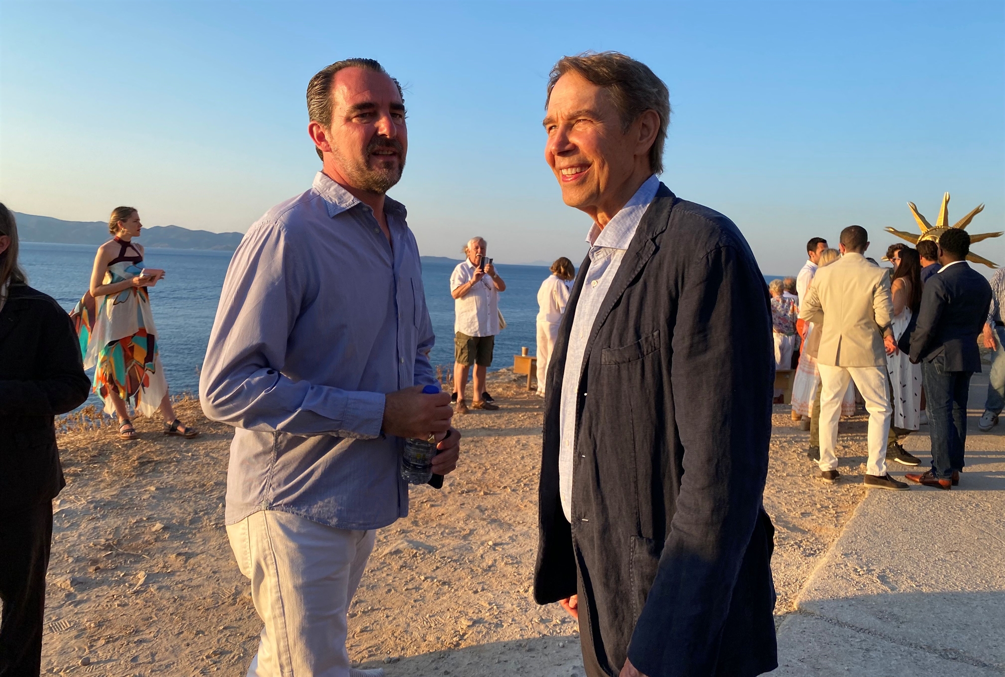 O Απόλλωνας του Τζεφ Κουνς έριξε τις αχτίδες της τέχνης στην Υδρα-3