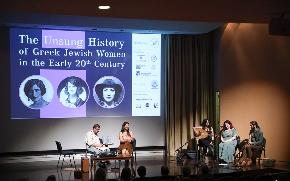 ο-christopher-η-αμαλία-η-ρόζα-και-η-στέλλα-ένα-ταξ-561902227