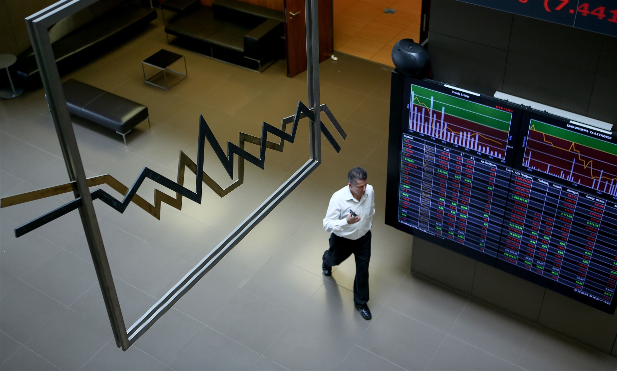 οι-επενδυτές-κρατούν-απόσταση-από-το-χ-561932302