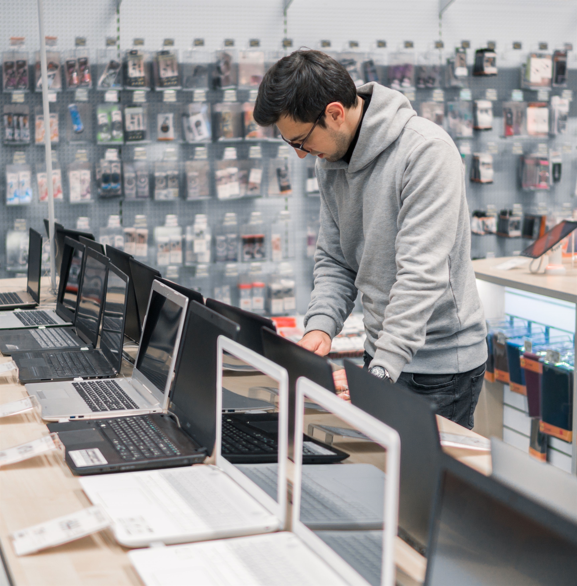 ο-πληθωρισμός-πιέζει-την-αγορά-τεχνολ-561909505