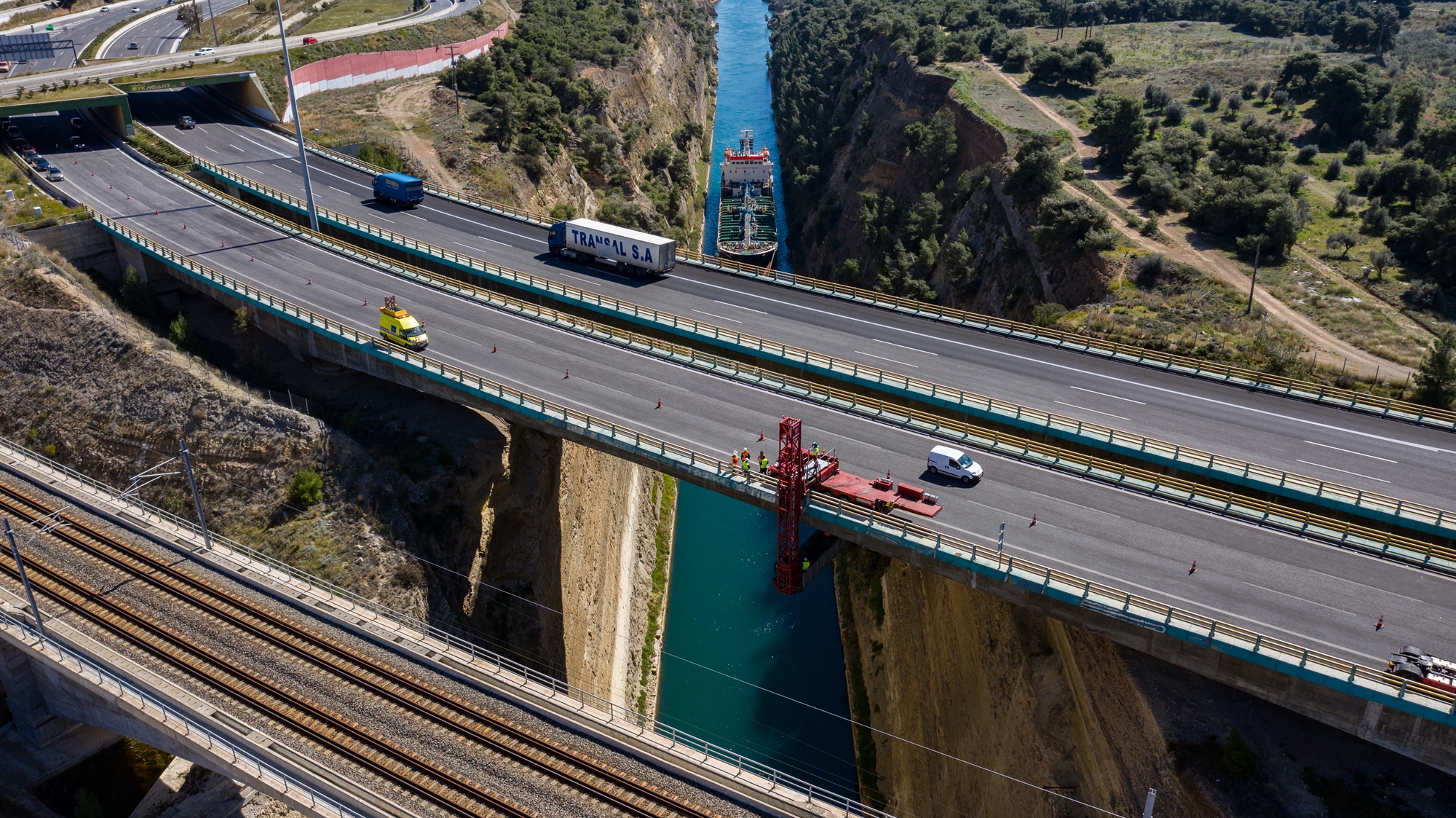ενισχυτικό-λίφτινγκ-στη-γέφυρα-του-ισ-561920521