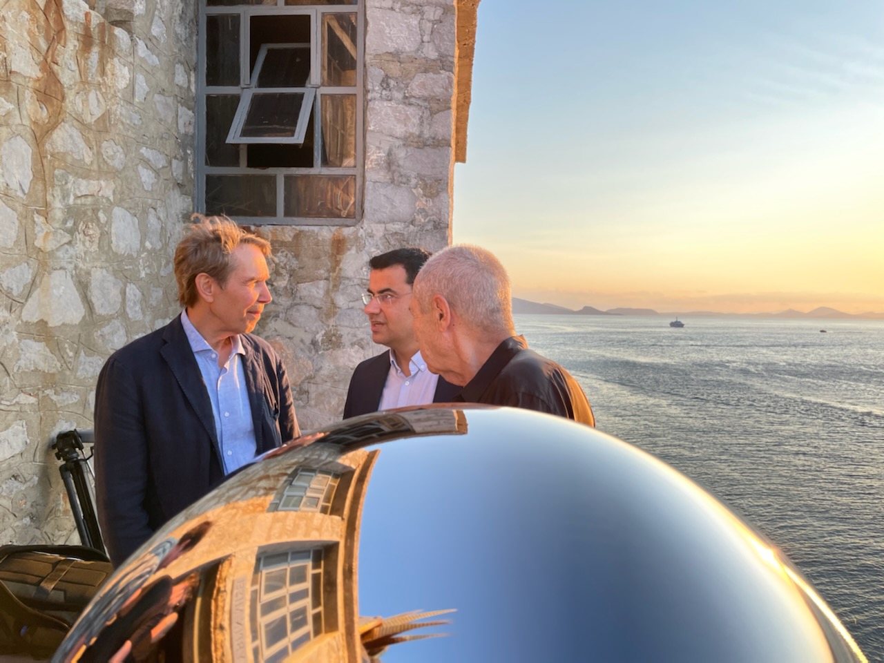 Το άγγιγμα του Απόλλωνα χρυσώνει την Υδρα-1