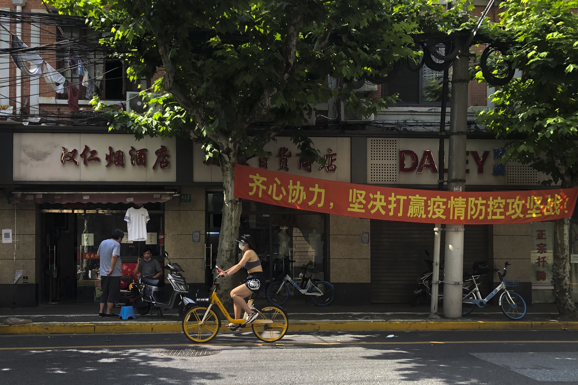 τα-σκληρά-lockdowns-στην-κίνα-έπληξαν-την-οικο-561934111